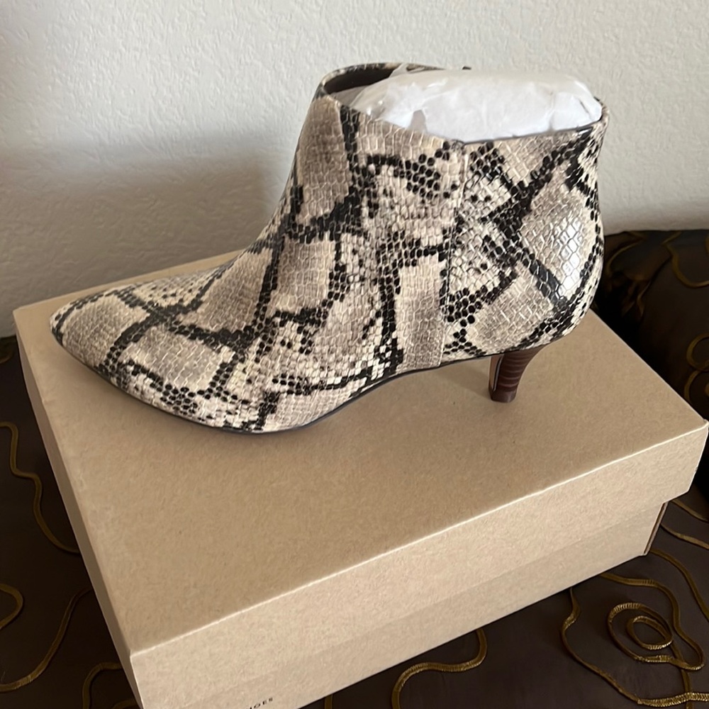 CLARK “snake skin” booties